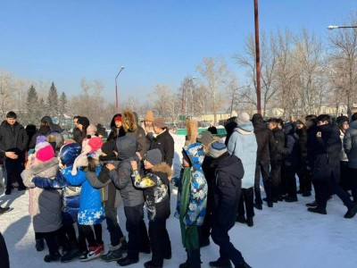 
                    Спасатели ВКО провели со школьниками сейсмотренировку
                