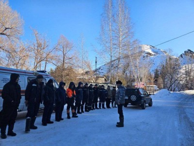 
                    Спуск лавин на автодороге провели в Восточном Казахстане
                