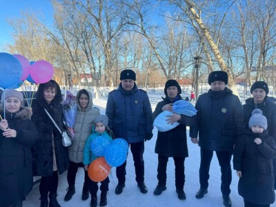 
                    Новорожденного ребенка назвали в честь спасателя в Акмолинской области
                
