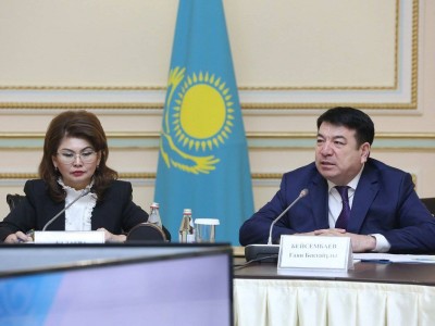 
                    О чем рассказали детские писатели министрам на встрече в Алматы
                