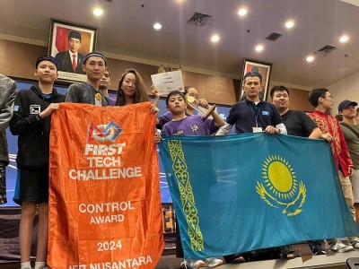 
                    Алматинские школьники выиграли чемпионат по робототехнике в Индонезии
                