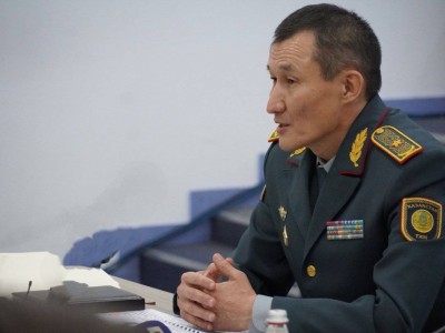 
                    Министр по ЧС призвал казахстанцев не выезжать в дальнюю дорогу
                