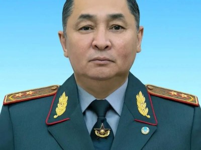 
                    Токаев распорядился освободить от должности замминистра обороны
                
