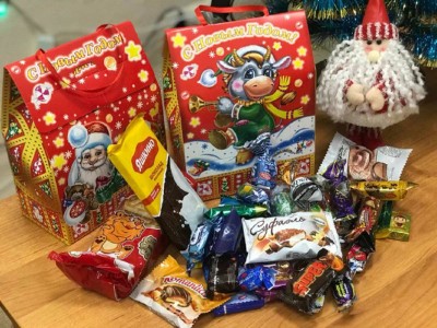 
                    Дети из Аксу получили просроченные конфеты на Новый год
                