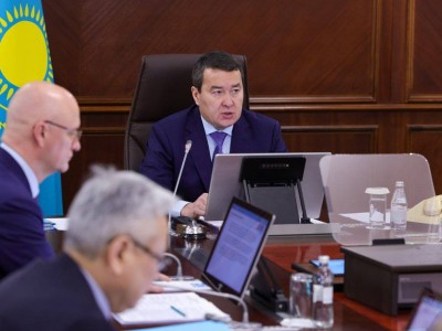 
                    Тщательно следить за качеством строительства новых школ потребовал Алихан Смаилов
                