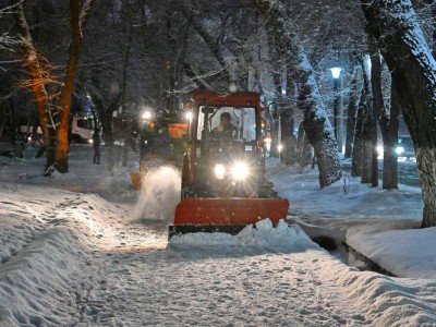 
                    Коммунальные службы продолжают уборку снега в Алматы
                