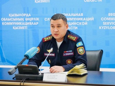 
                    Как не провалиться под лед при зимней рыбалке и охоте, рассказали спасатели
                