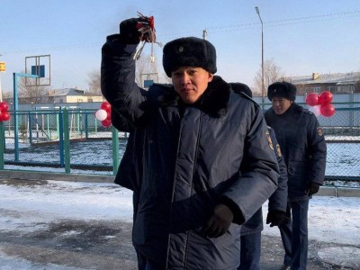 
                    Военнослужащим Сил воздушной обороны вручены ключи от квартиры
                