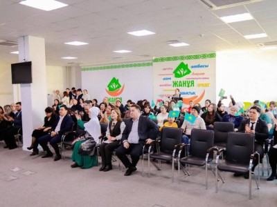 
                    10 добрых дел: сертификаты на покупку продуктов и одежды вручили столичным семьям
                