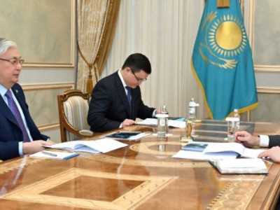 
                    Токаев принял заместителя Премьер-министра Серика Жумангарина
                