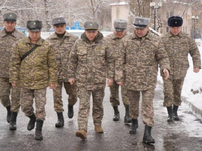
                    Замминистра обороны проверил объекты военной инфраструктуры в Алматинской области
                