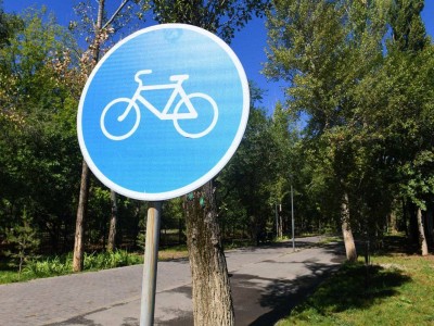 
                    На дорогах Алматы в 2023 году установлено и заменено свыше 3,9 тысячи дорожных знаков
                