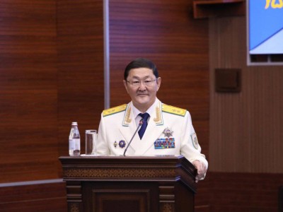 
                    450 сотрудников наградил Генеральный прокурор Асылов
                