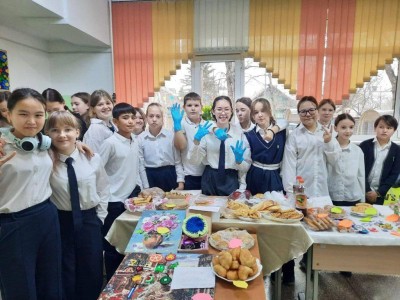 
                    От сердца к сердцу: волонтеры школьного самоуправления помогли нуждающимся семьям
                