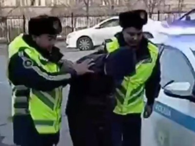 
                    Мужчина с ножом напал на полицейских в Кызылорде
                