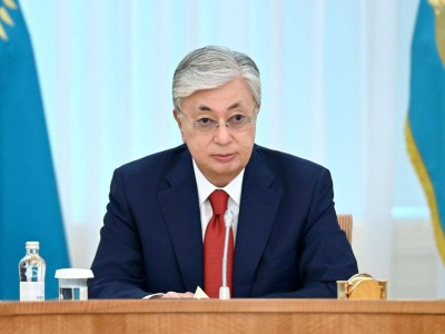 
                    Токаев выразил соболезнования родным и близким погибших в хостеле в Алматы
                