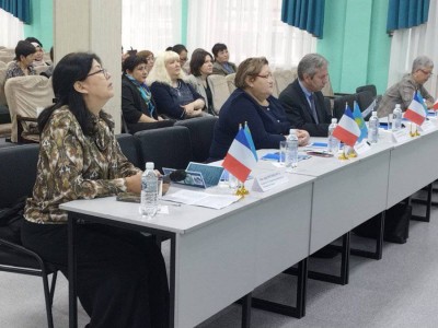 
                    В Алматы растет число школ с преподаванием французского языка
                