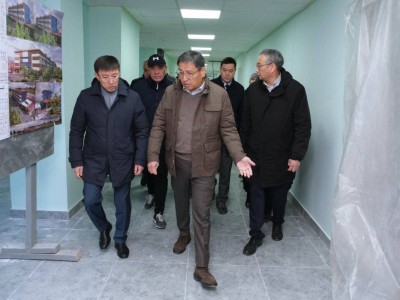 
                    Аким Алматы проверил темпы строительства нового корпуса Центра детской неотложной медпомощи
                