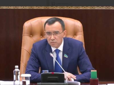 
                    Маулен Ашимбаев усомнился в эффективности использования средств Нацфонда
                