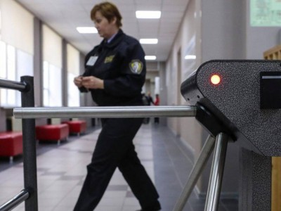 
                    В школах Казахстана введены беспрецедентные меры безопасности
                