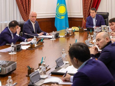 
                    Смаилов поручил КТЖ устранить узкие места при грузоперевозках
                