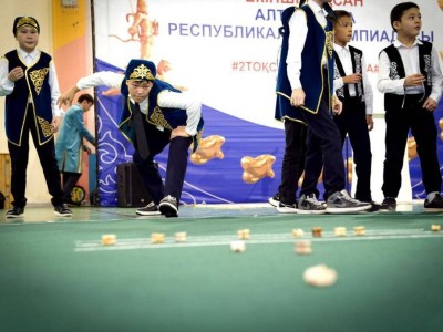 
                    «Алтын Сака»: в Астане школьники массово сыграли в асык ату
                