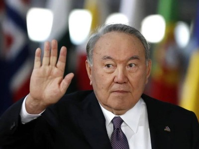 
                    Токаев распустил совет управления фонда «Самрук-Казына» под председательством Назарбаева
                