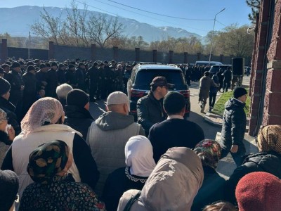
                    Болата Назарбаева похоронили на семейном кладбище в Шамалгане
                