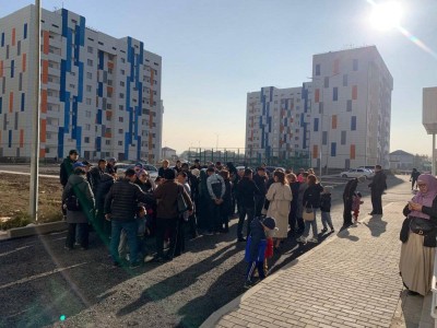 
                    В Алматы 46 семей очередников получили ключи от квартир в новом жилом комплексе
                