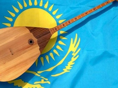 
                    Домбра становится все более популярным инструментом среди молодежи
                