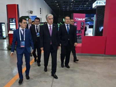 
                    Токаев осмотрел выставочные зоны робототехники
                