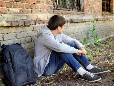 
                    Как понять, что ребенок подрабатывает закладчиком наркотиков
                