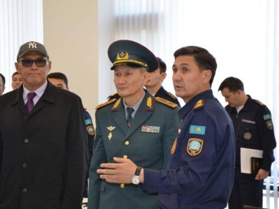 
                    Министр по ЧС оценил возможности Центра управления в кризисных ситуациях
                