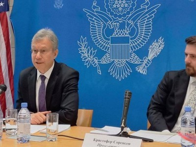 
                    Посол США высказался о хиджабах
                