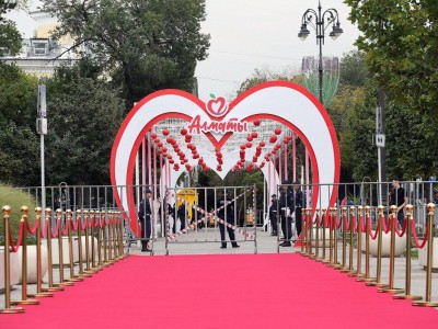 
                    Almaty cover show собрал горожан в центре мегаполиса
                