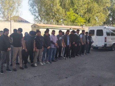 
                    Таджикские подростки без документов работали на алматинской барахолке
                