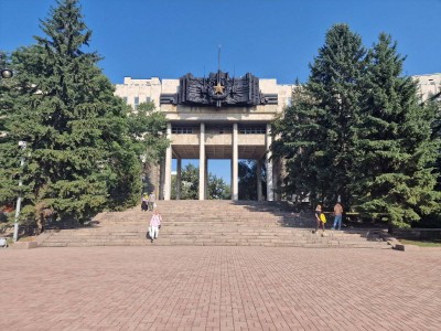 
                    В Алматы завершили ремонтные работы возле Дома офицеров
                
