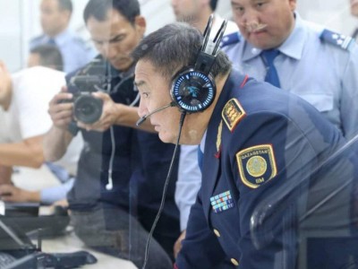 
                    Глава МВД проверил систему безопасности в школах Шымкента
                