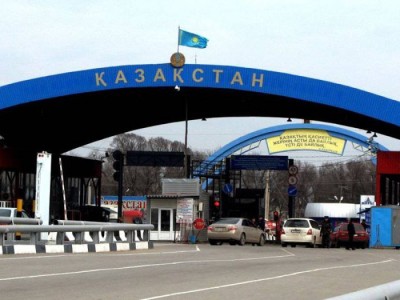 
                    Президент поручил правительству урегулировать ситуацию на границе с Кыргызстаном
                