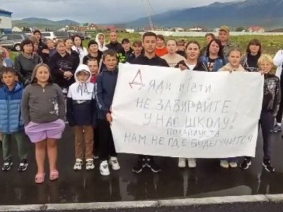 
                    Ученики Риддера просят Токаева помочь им остаться в школе
                