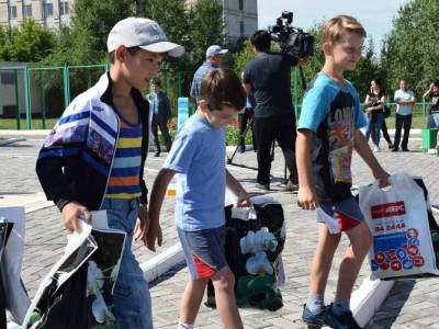 
                    «Дорога в школу»: как в Алматы помогают собрать детей к учебному году
                