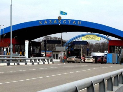
                    Кыргызстанцы смогут находиться в Казахстане до 90 дней без регистрации
                