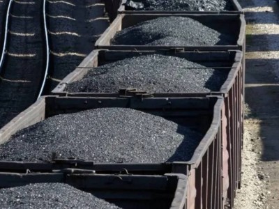 
                    Пока нет ажиотажа: карагандинцам предлагают заранее запастись углем
                