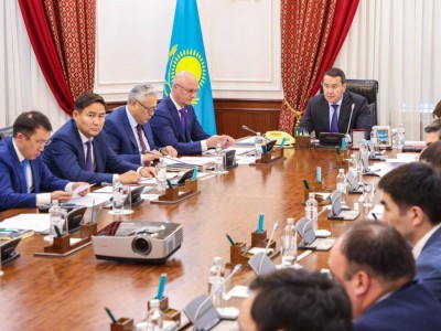 
                    Алихан Смаилов провел заседание Комиссии по демонополизации
                