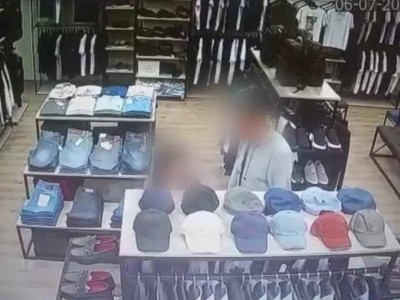 
                    Мужчина бесплатно приоделся в одном из ТРЦ Астаны
                