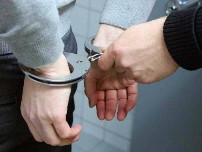 
                    Братья задержали напавшего на пенсионерку грабителя в Караганде
                