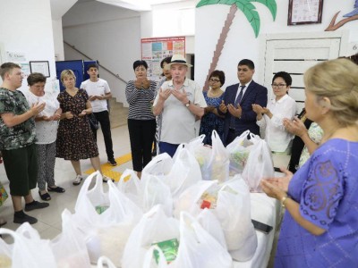 
                    Продуктовые корзины подарили особенным семьям в Алматы
                