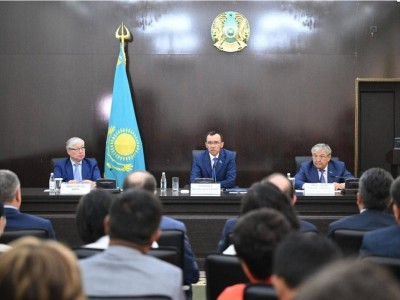
                    Маулен Ашимбаев встретился с жителями области Улытау
                