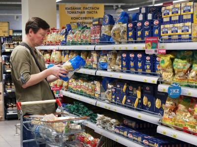 
                    Социально значимые продукты питания стали дешевле
                