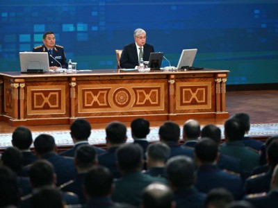 
                    Президент подчеркнул важность бескомпромиссной борьбы с организованными преступными группами
                